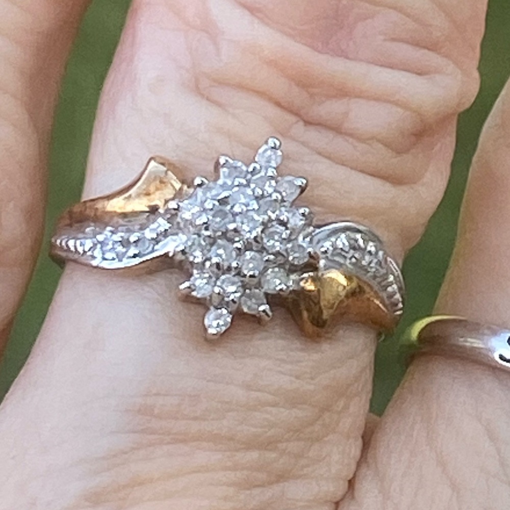 Genuine Diamond cluster Ring solid 10k yellow gold sz 7 stamped